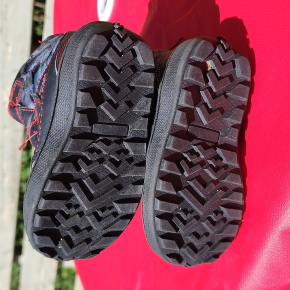 Boys Winter Snow Boots Black and Red Shark Design Size 6 - Picture 6 of 9